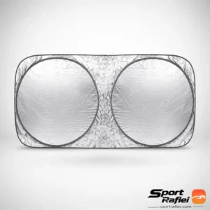 آفتابگیر عینکی خودرو نقره‌ای تاشو در حال نصب روی شیشه جلو اتومبیل جهت محافظت در برابر خورشید